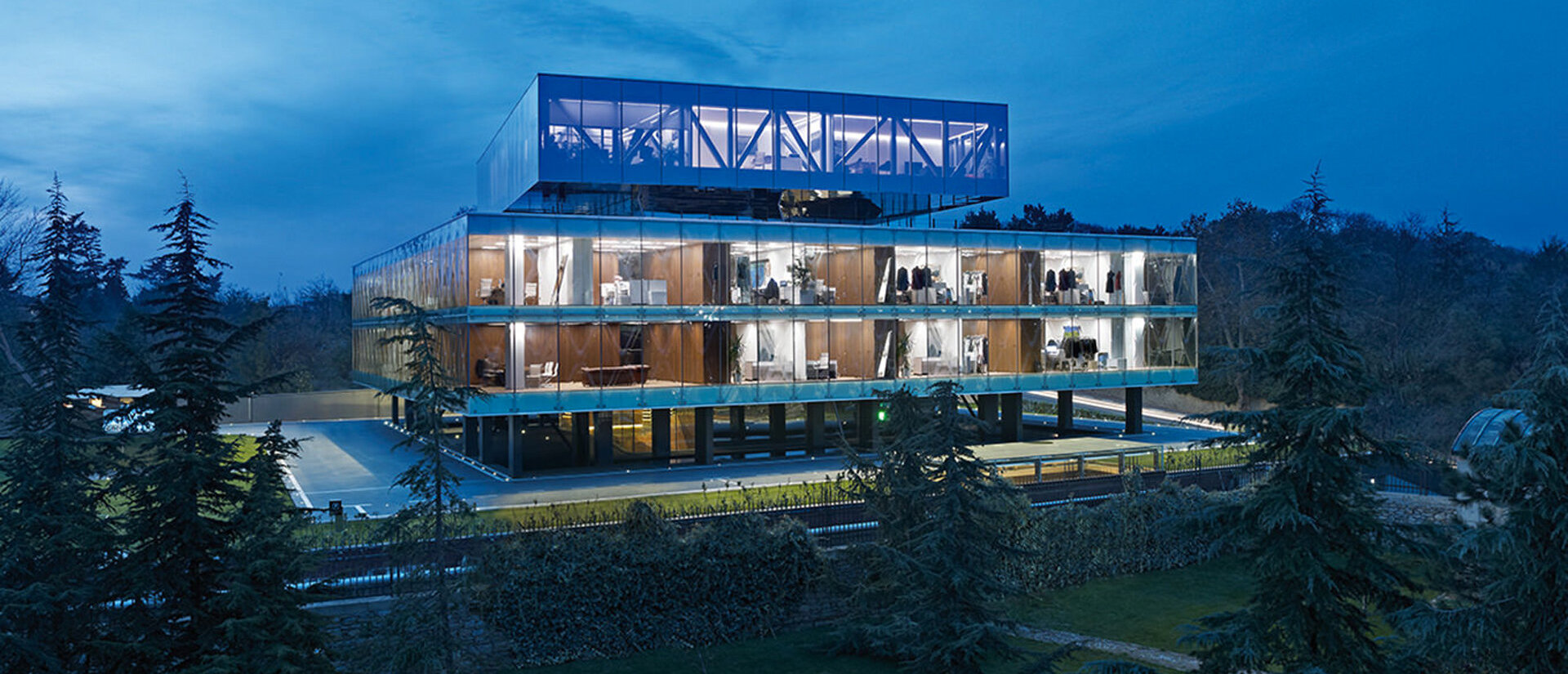 A Hidden Delight in Istanbul : Vitali Hakko Creative Industries Library