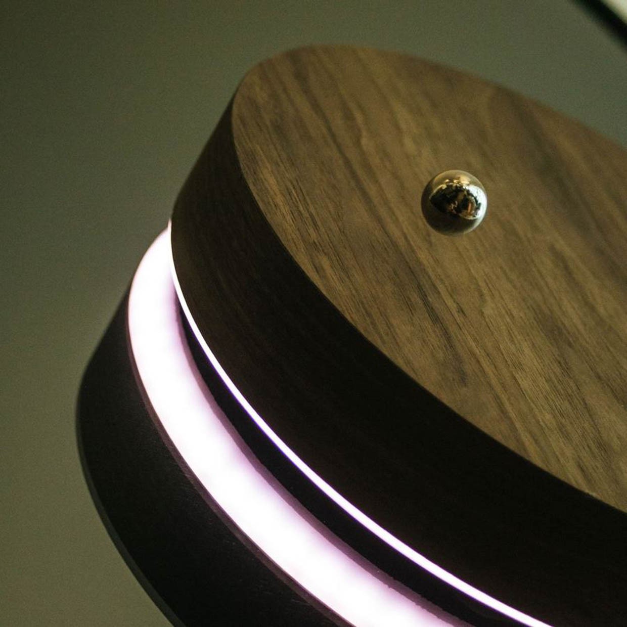 Story / Dünyanin İlk Manyetik Duvar Saati