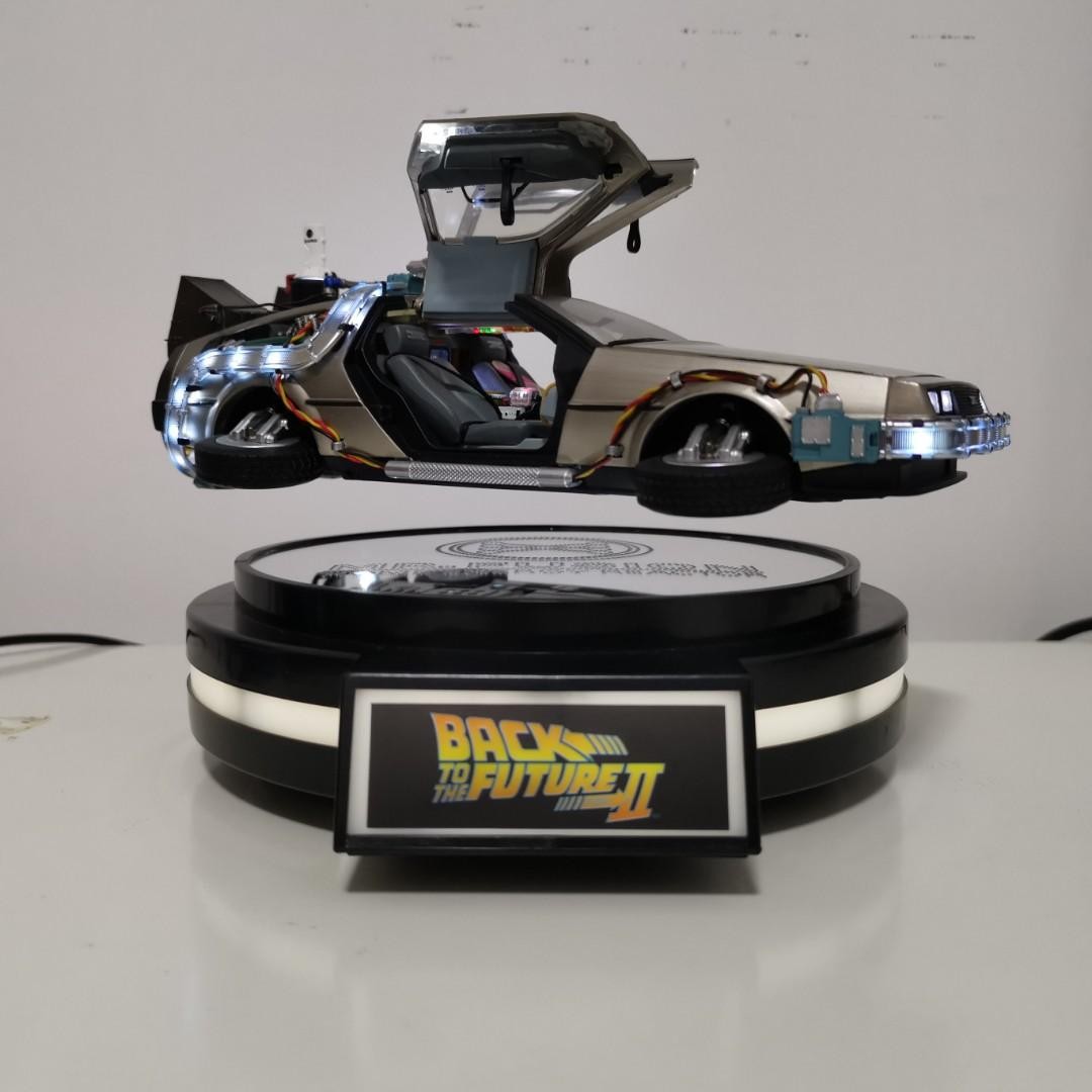 Kids Logic 1/20 Manyetik Döner Tabanlı Geleceğe Dönüş Bölüm II Delorean Zaman Makinesi Aksiyon Figürü
