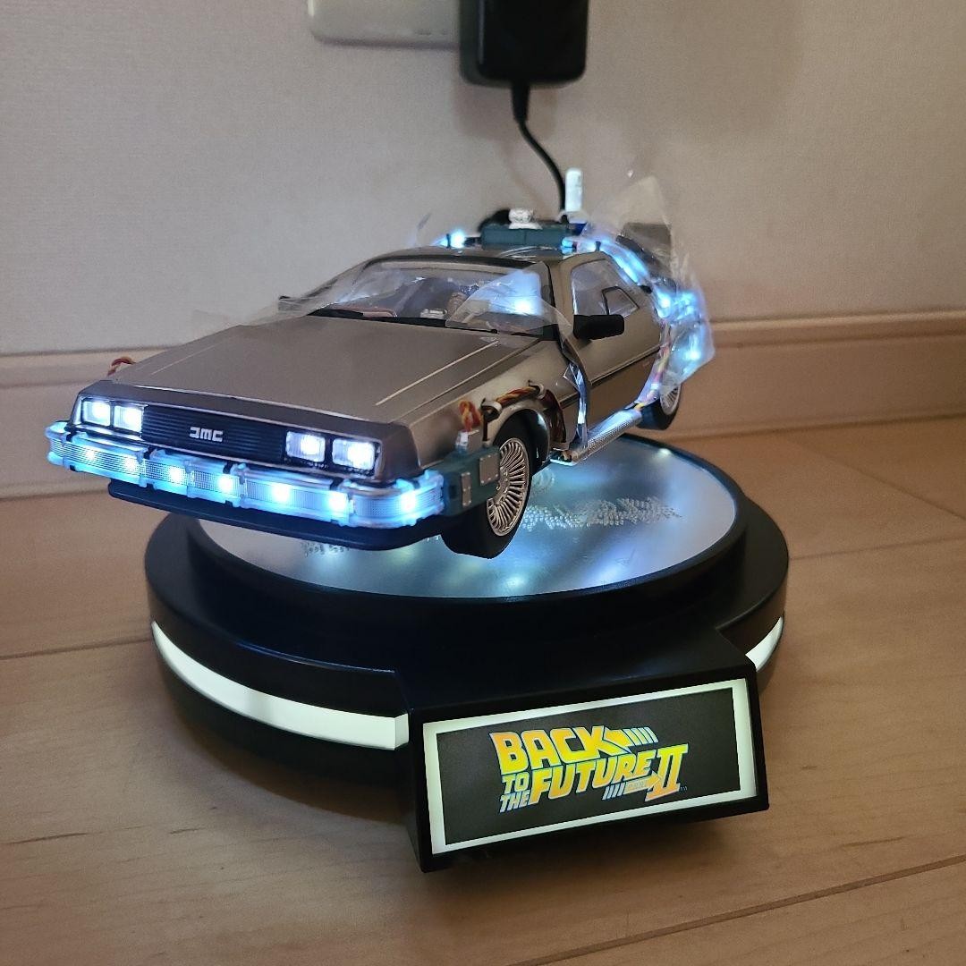 Kids Logic 1/20 Manyetik Döner Tabanlı Geleceğe Dönüş Bölüm II Delorean Zaman Makinesi Aksiyon Figürü