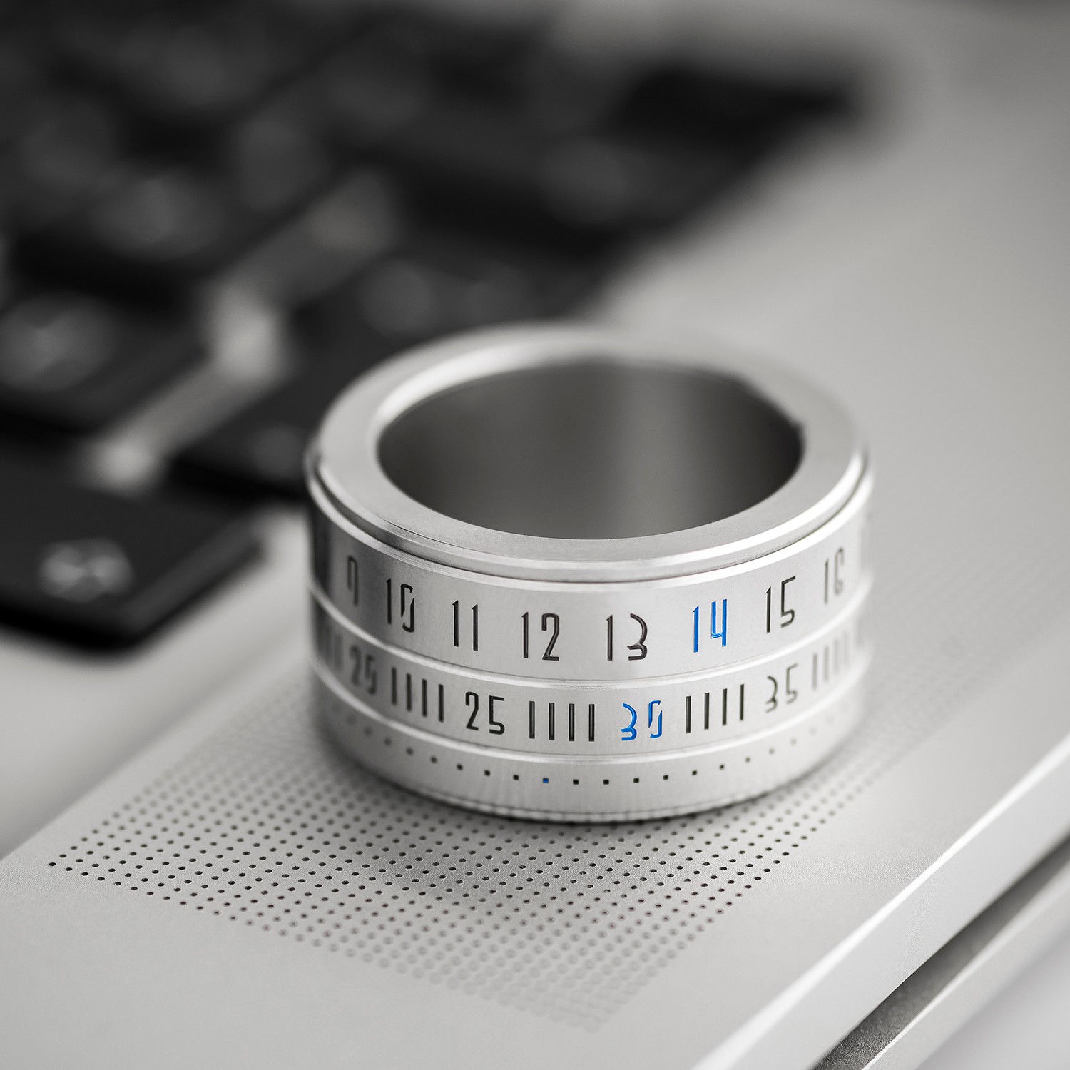 Ring Clock Minimal Mavi Led'li Gümüş Yüzük Saat (6.5)