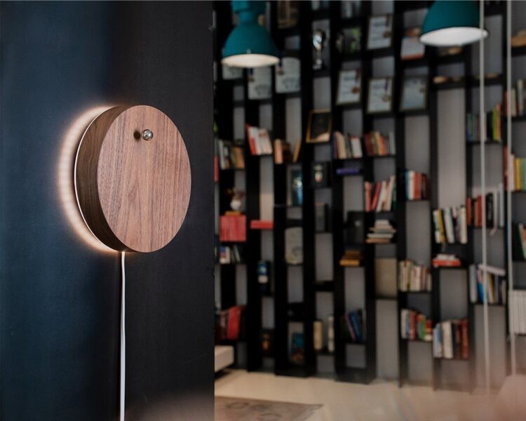 Story / Dünyanin İlk Manyetik Duvar Saati