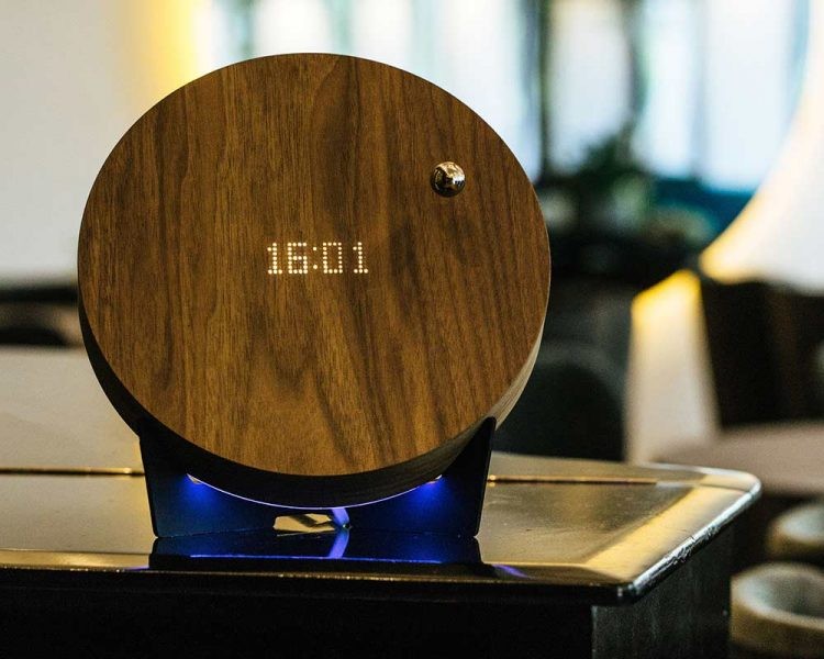 Story / Dünyanin İlk Manyetik Duvar Saati