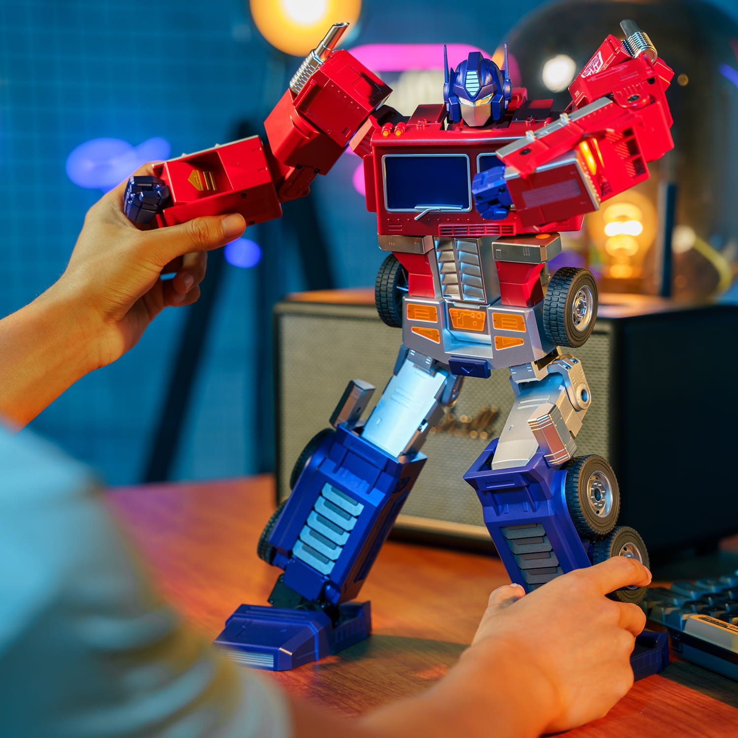 Robosen Flagship Optimus Prime